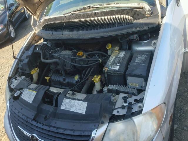 2C8GP74L83R214816 - 2003 CHRYSLER TOWN & COU SILVER photo 7