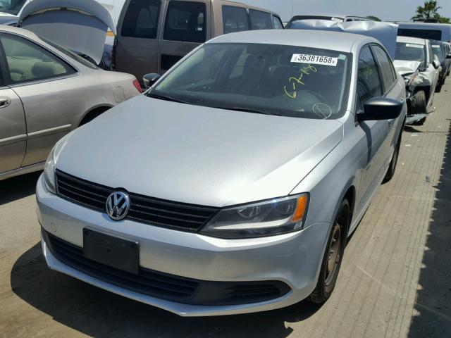 3VW2K7AJ6DM383025 - 2013 VOLKSWAGEN JETTA BASE 银色 照片 2