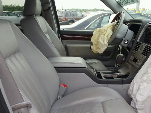 5LMEU88H24ZJ17897 - 2004 LINCOLN AVIATOR 银色 照片 5