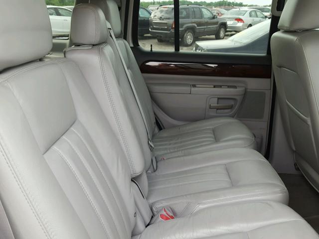 5LMEU88H24ZJ17897 - 2004 LINCOLN AVIATOR 银色 照片 9
