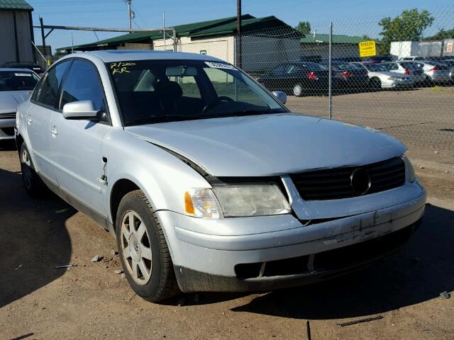 WVWMD23B8YP347173 - 2000 VOLKSWAGEN PASSAT SILVER photo 1