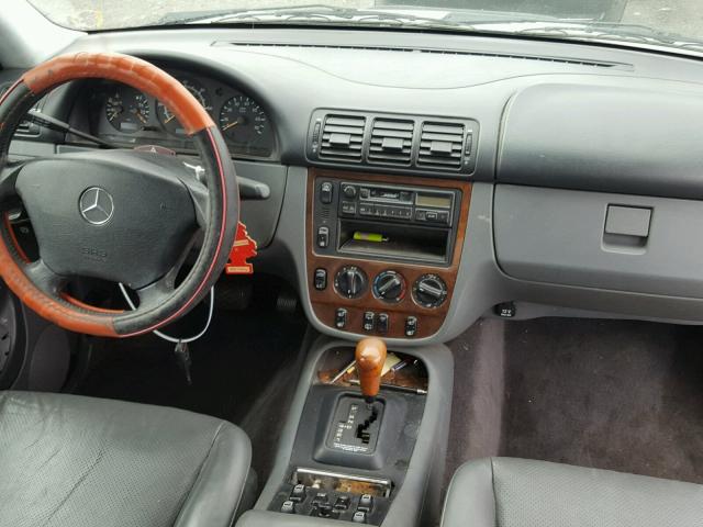 4JGAB72E7XA067999 - 1999 MERCEDES-BENZ ML 430 银色 照片 9