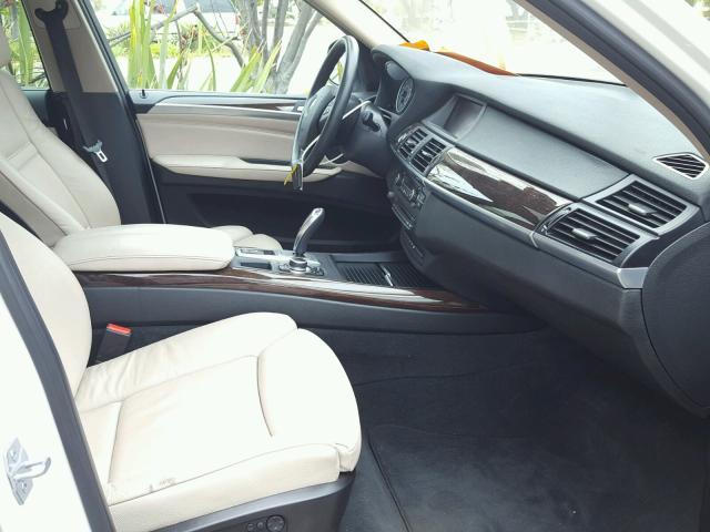 5UXZW0C55D0B95789 - 2013 BMW X5 XDRIVE3 WHITE photo 5