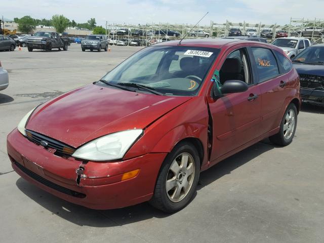 3FAFP37332R110251 - 2002 FORD FOCUS ZX5 RED photo 2
