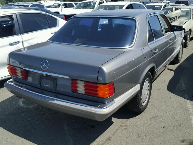 WDBCA24D1LA522457 - 1990 MERCEDES-BENZ 300 SE GRAY photo 4