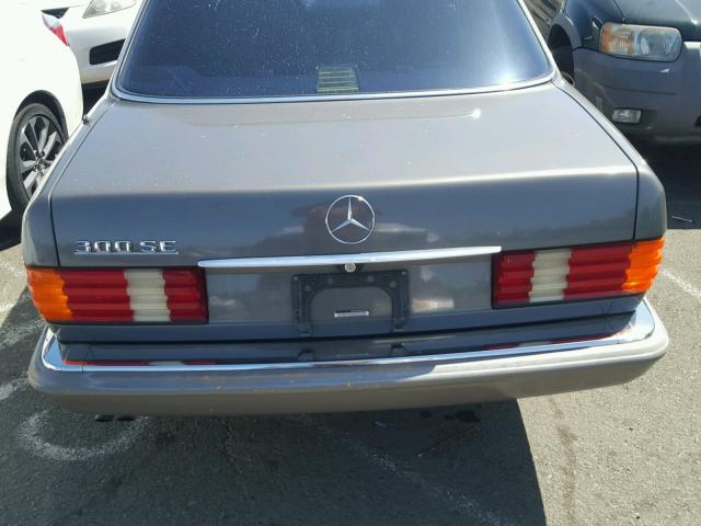 WDBCA24D1LA522457 - 1990 MERCEDES-BENZ 300 SE GRAY photo 9