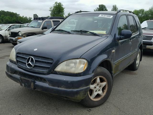 4JGAB54E6YA153694 - 2000 MERCEDES-BENZ ML 320 BLUE photo 2