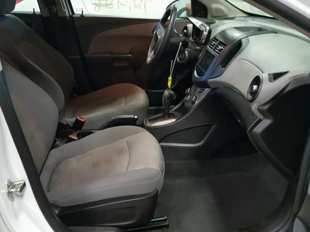 1G1JA5SH0D4218836 - 2013 CHEVROLET SONIC LS WHITE photo 5