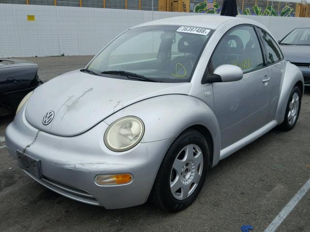 3VWBK21C01M450167 - 2001 VOLKSWAGEN NEW BEETLE 银色 照片 2