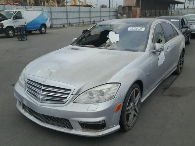 WDDNG7HB6AA310042 - 2010 MERCEDES-BENZ S 63 AMG SILVER photo 9