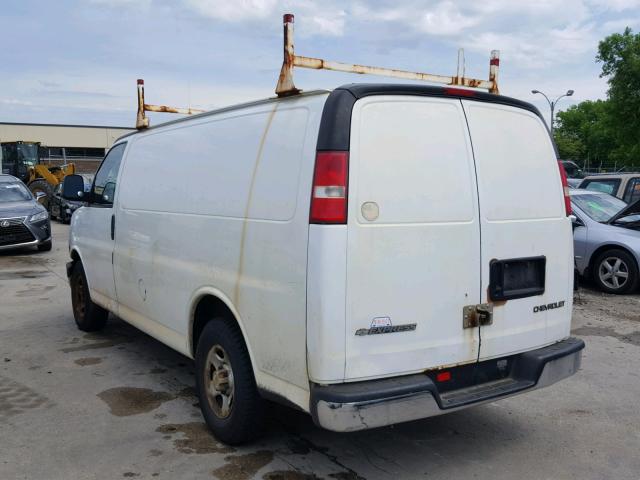 1GCFG15XX41185921 - 2004 CHEVROLET EXPRESS G1 WHITE photo 3