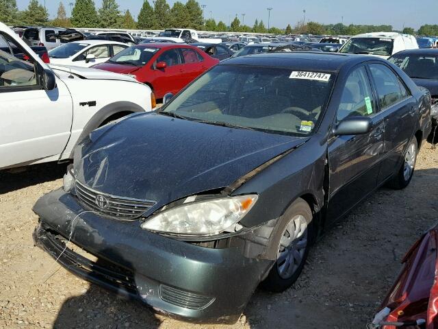 4T1BE30K95U074168 - 2005 TOYOTA CAMRY LE GREEN photo 2