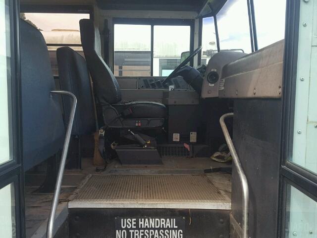 4DRBRABNX4B963541 - 2004 IC CORPORATION 3000 白色 照片 5