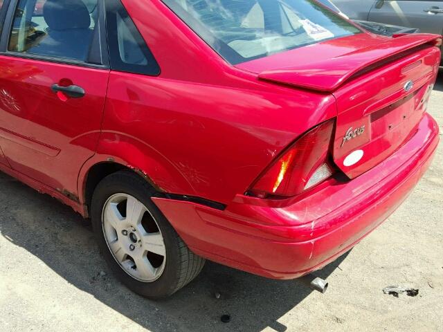 1FAFP38Z24W155586 - 2004 FORD FOCUS ZTS RED photo 9