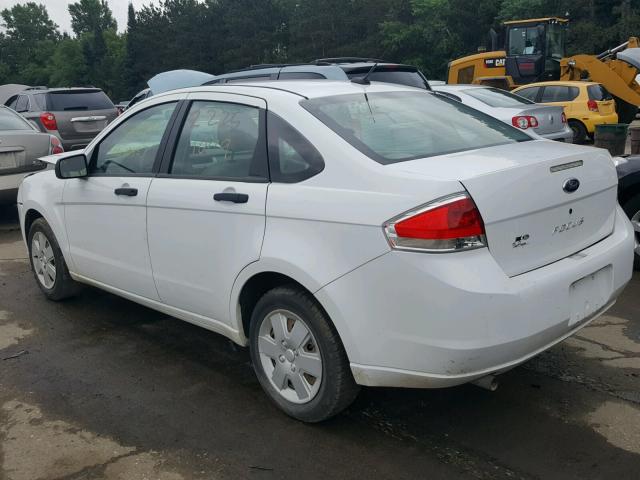 1FAHP34NX8W270132 - 2008 FORD FOCUS S/SE WHITE photo 3