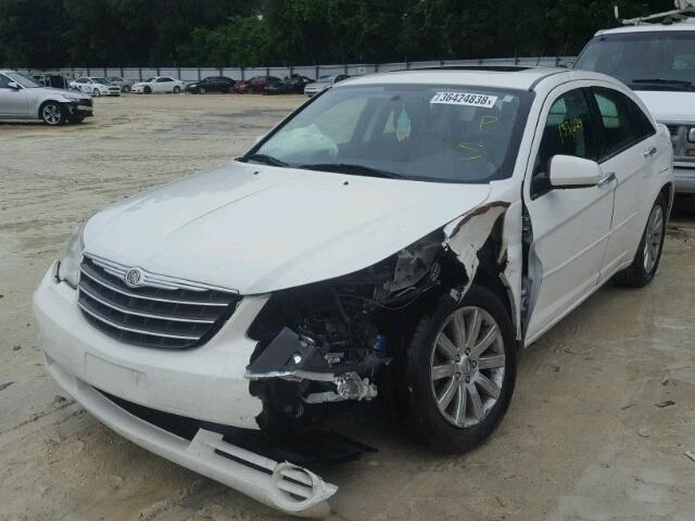 1C3CC5FB3AN223295 - 2010 CHRYSLER SEBRING LI WHITE photo 2