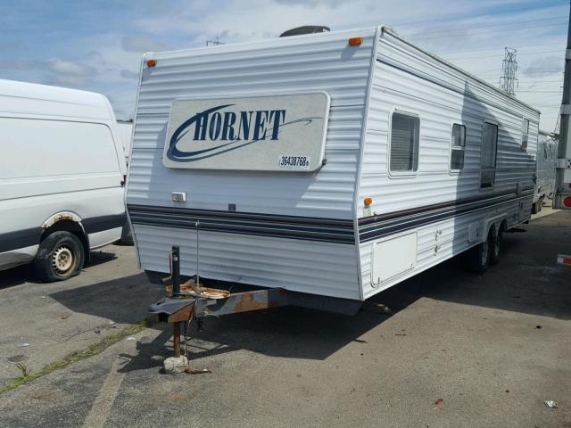 4YDT29H2117300332 - 2001 KEYSTONE HORNET WHITE photo 2