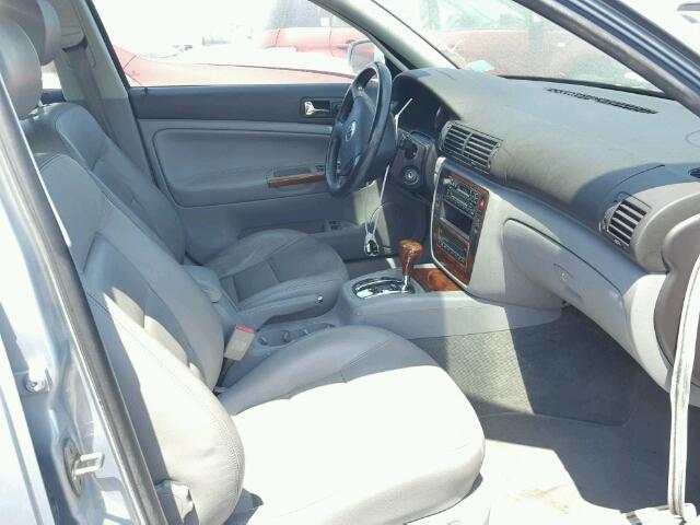 WVWRH63B81P296944 - 2001 VOLKSWAGEN PASSAT GLX BLUE photo 5