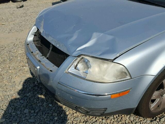 WVWRH63B81P296944 - 2001 VOLKSWAGEN PASSAT GLX BLUE photo 9