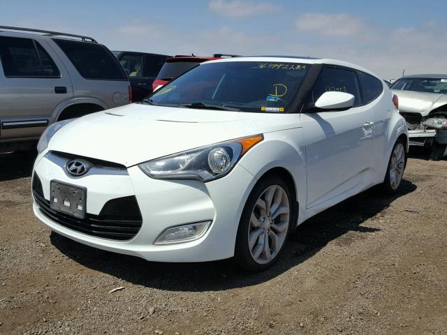 KMHTC6AD1DU172797 - 2013 HYUNDAI VELOSTER B WHITE photo 2