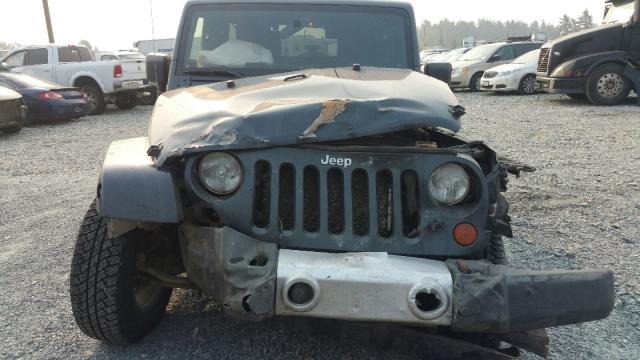 1J4GA59178L613709 - 2008 JEEP WRANGLER U GRAY photo 4