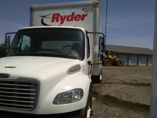 1FVACWDT2CHBP7777 - 2012 FREIGHTLINER M2 106 MED WHITE photo 2