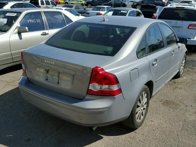 YV1MS682652068829 - 2005 VOLVO S40 T5 GRAY photo 4