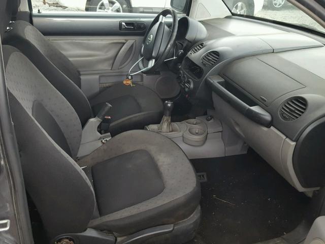 3VWCK21C62M413341 - 2002 VOLKSWAGEN NEW BEETLE ნაცრისფერი ფოტო 5