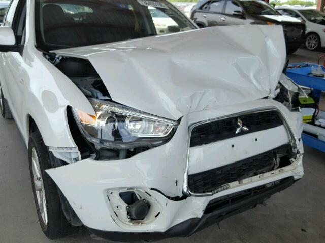 4A4AP3AU4DE010616 - 2013 MITSUBISHI OUTLANDER WHITE photo 9