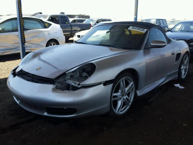 WP0CA29841U627499 - 2001 PORSCHE BOXSTER SILVER photo 2