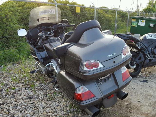 1HFSC47G5AA906494 - 2010 HONDA GL1800 GRAY photo 3