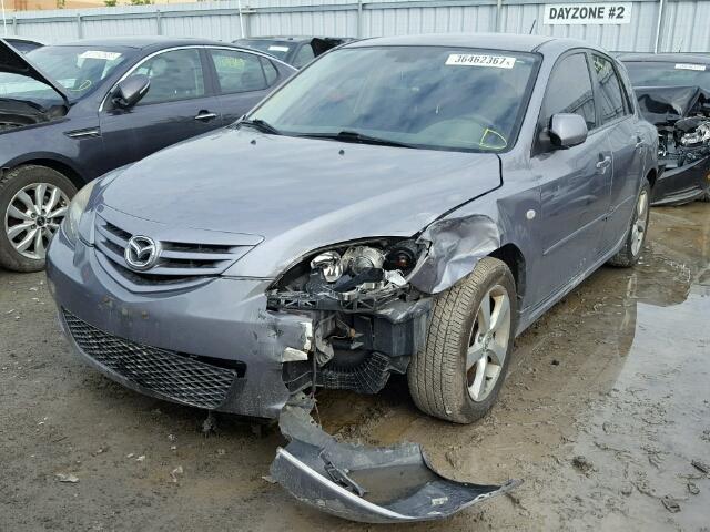 JM1BK143361494287 - 2006 MAZDA 3 HATCHBAC GRAY photo 2