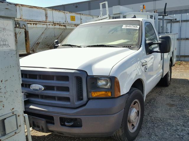 1FDSF30566EC12199 - 2006 FORD F350 SRW S WHITE photo 2