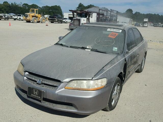 1HGCG1651YA076657 - 2000 HONDA ACCORD EX SILVER photo 2