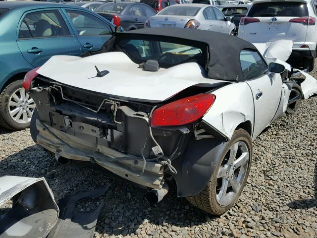 1G2MG35X98Y113287 - 2008 PONTIAC SOLSTICE G WHITE photo 4