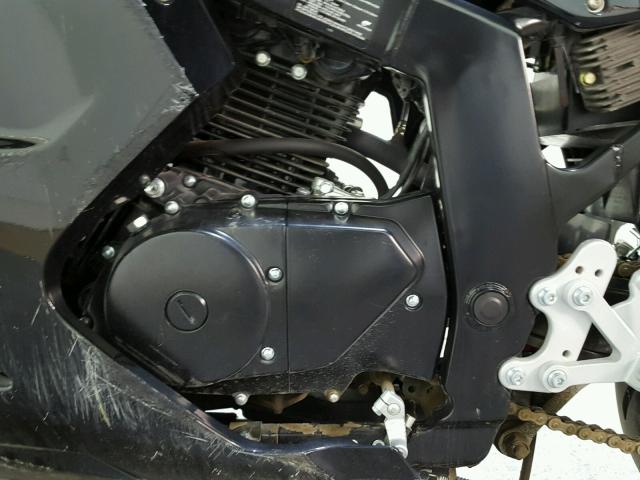 KM4MJ6277F1700500 - 2015 HYOSUNG GT250 R BLACK photo 12