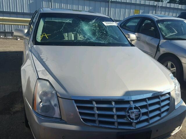 1G6KD57Y47U107032 - 2007 CADILLAC DTS BEIGE photo 9