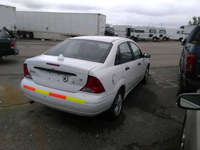 1FAFP343X4W170838 - 2004 FORD FOCUS SE C WHITE photo 4