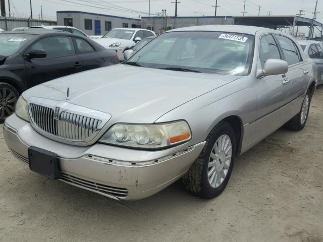 1LNHM81W95Y667789 - 2005 LINCOLN TOWN CAR S SILVER photo 2