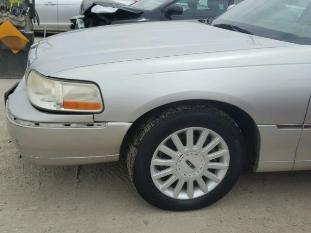 1LNHM81W95Y667789 - 2005 LINCOLN TOWN CAR S SILVER photo 9