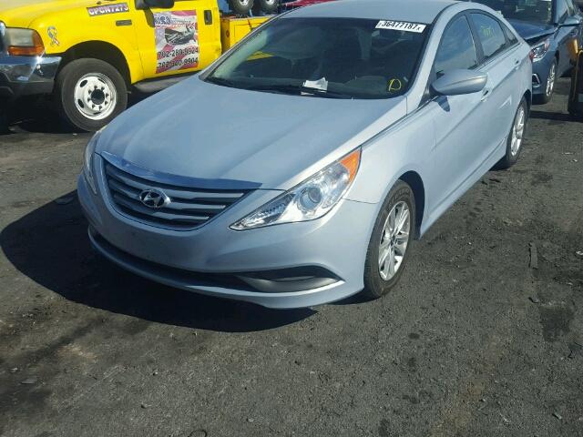 5NPEB4AC2EH883951 - 2014 HYUNDAI SONATA BLUE photo 2