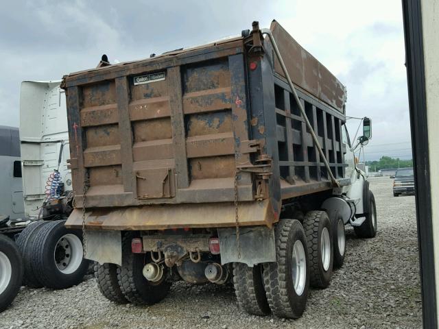 2FZHAWDA66AV47652 - 2006 STERLING TRUCK LT 8500 WHITE photo 4