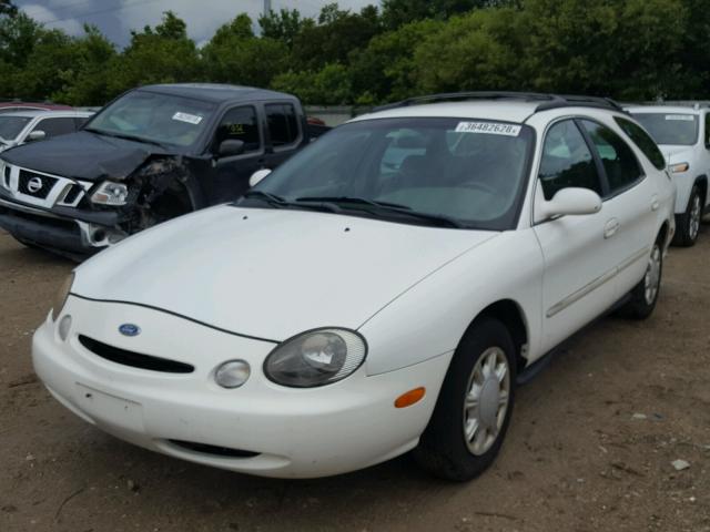 1FALP57U2VA323312 - 1997 FORD TAURUS GL WHITE photo 2