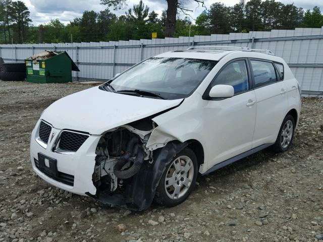 5Y2SM670X9Z422114 - 2009 PONTIAC VIBE WHITE photo 2