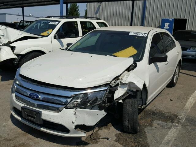 3FAHP0GA2BR268697 - 2011 FORD FUSION WHITE photo 2