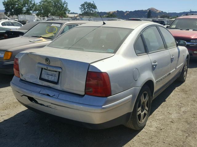 WVWBH63B81P012200 - 2001 VOLKSWAGEN PASSAT GLX 银色 照片 4