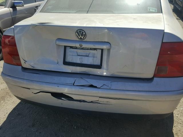 WVWBH63B81P012200 - 2001 VOLKSWAGEN PASSAT GLX 银色 照片 9