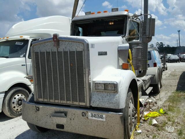 1XKWDP9X0BJ289101 - 2011 KENWORTH CONSTRUCTI WHITE photo 2