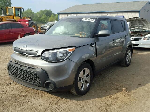 KNDJN2A25F7183624 - 2015 KIA SOUL GRAY photo 2