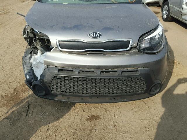 KNDJN2A25F7183624 - 2015 KIA SOUL GRAY photo 7